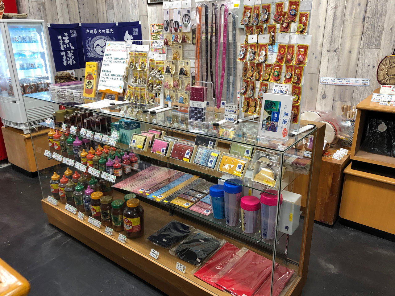 沖縄市観光物産センター「夢プラザおきなわ」:店内
